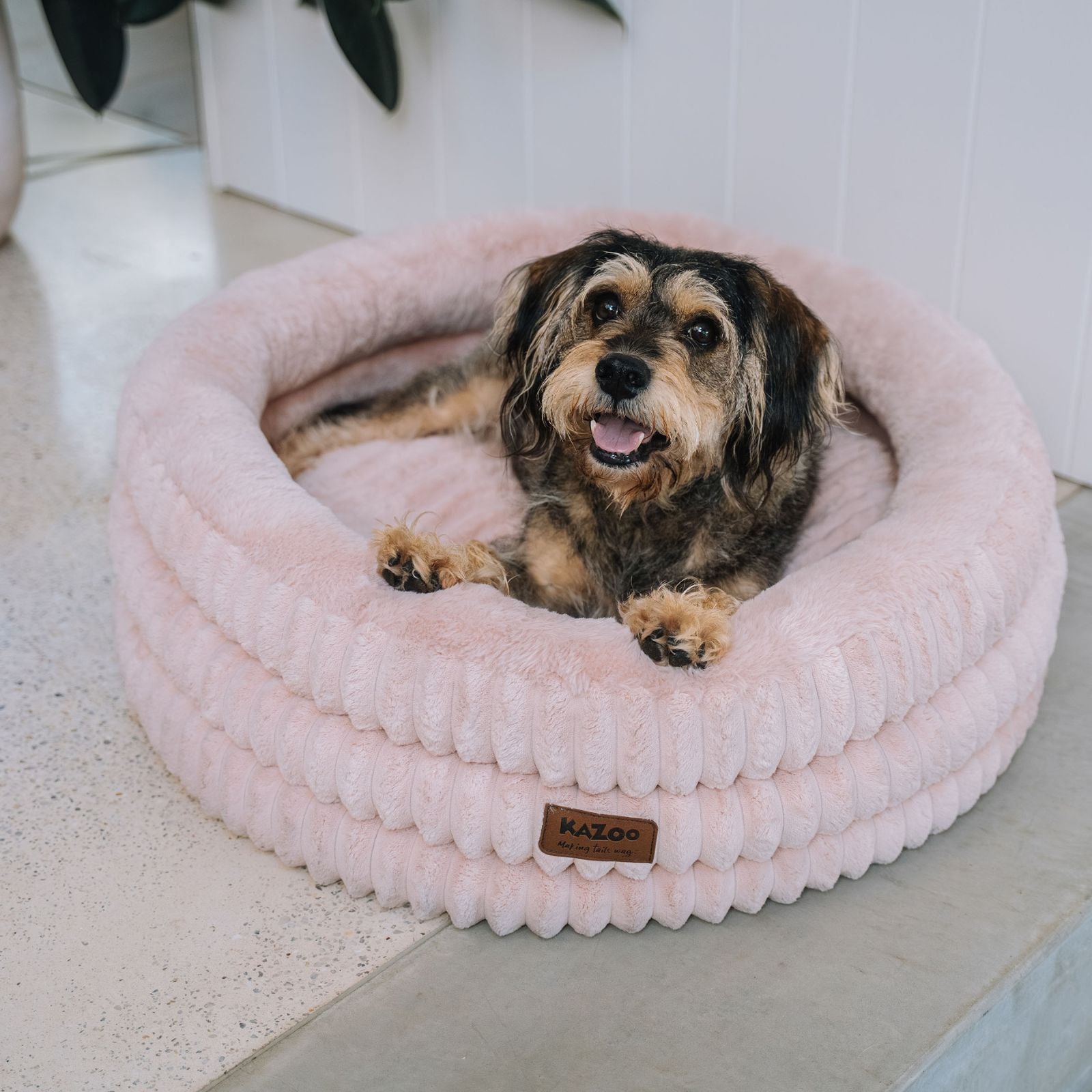 Kazoo Calming Nest Dog Bed - Pink